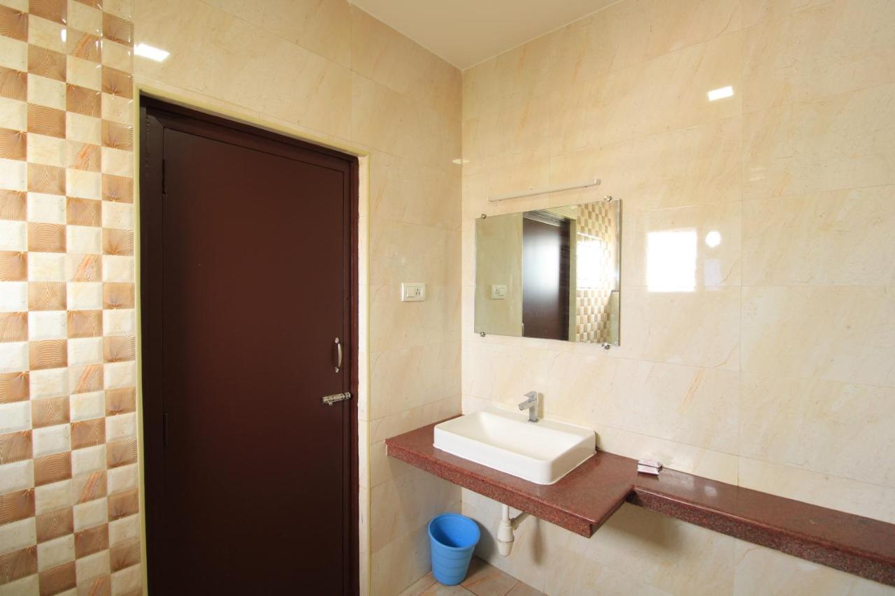 Pondy Southern Residency Puduccseri Kültér fotó