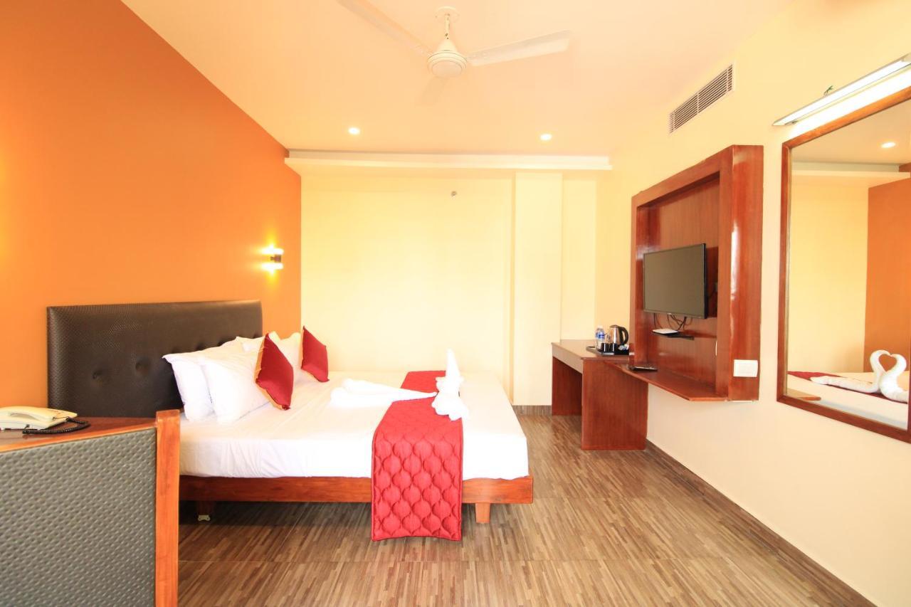 Pondy Southern Residency Puduccseri Kültér fotó