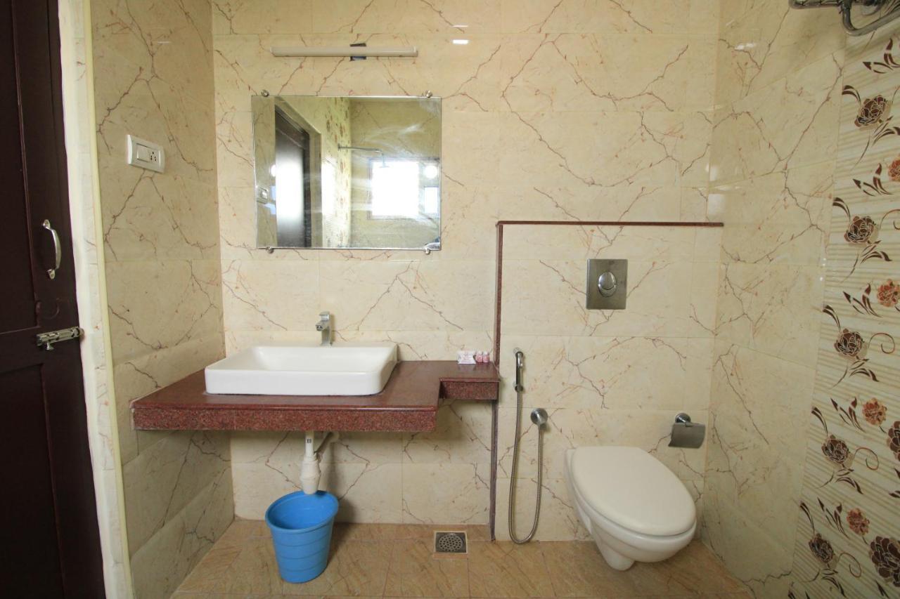 Pondy Southern Residency Puduccseri Kültér fotó