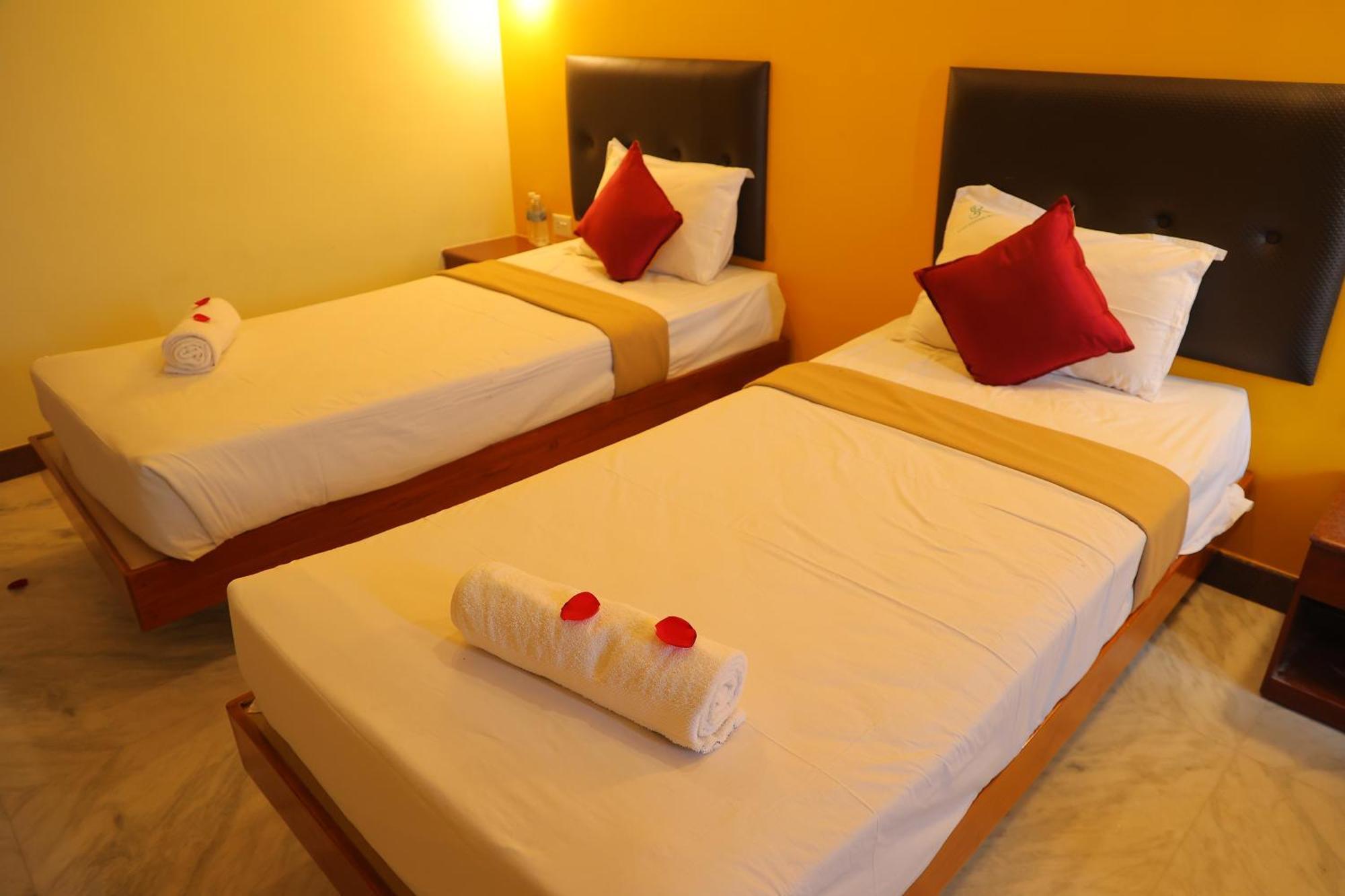 Pondy Southern Residency Puduccseri Kültér fotó