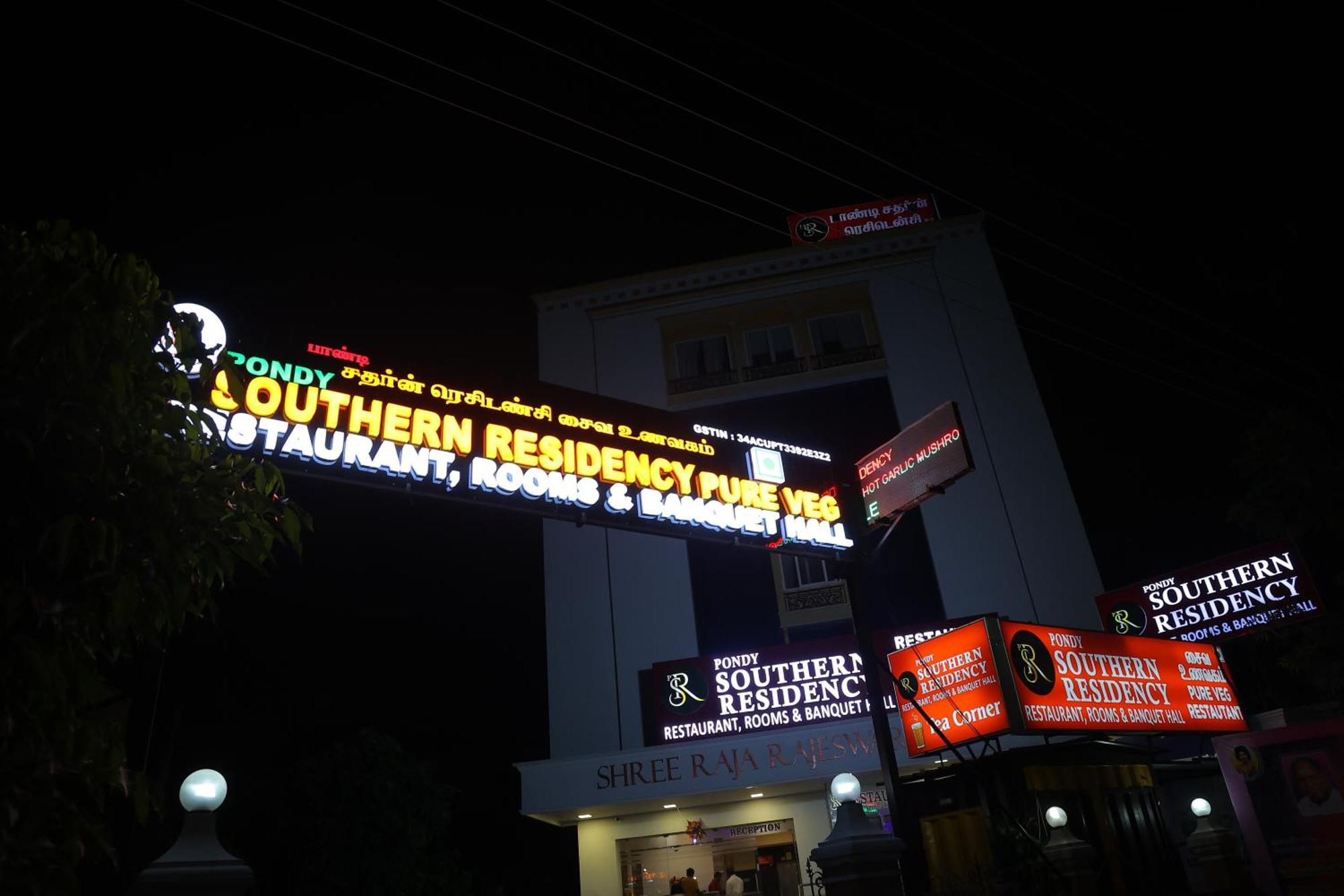 Pondy Southern Residency Puduccseri Kültér fotó