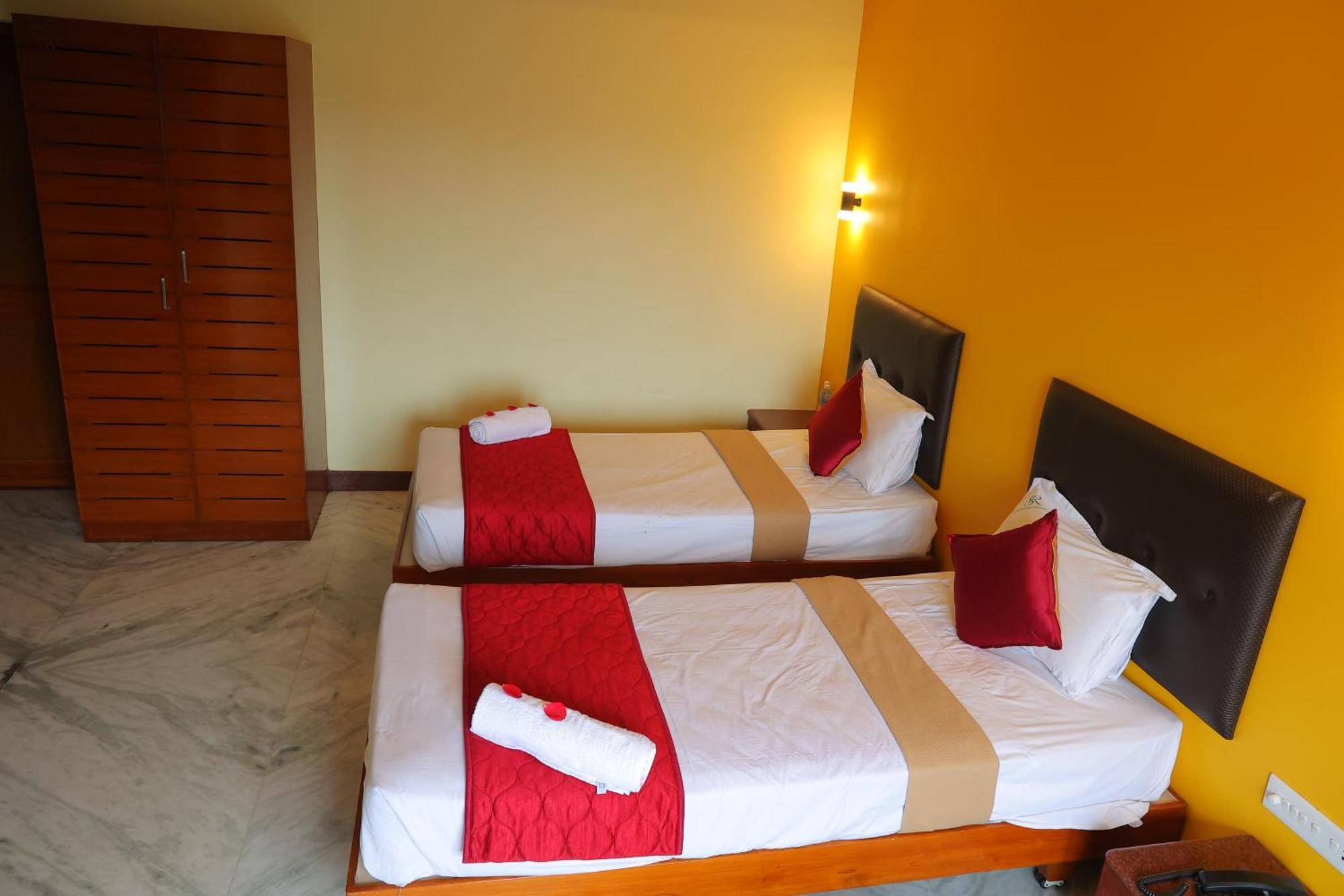 Pondy Southern Residency Puduccseri Kültér fotó